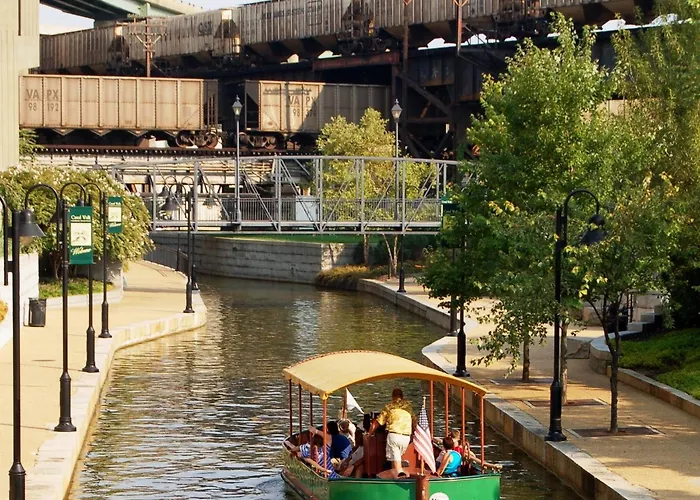 Chic Urban Couples Retreat: Perfect Getaway 'N Rva