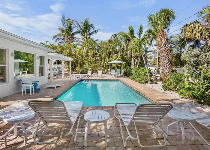 Pink Palm Bungalow