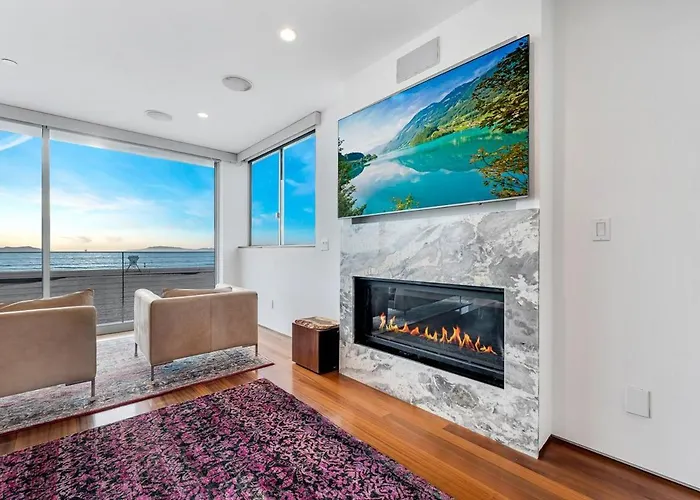 Modern Ocean Front Beach Home- 3 King Beds 3 Bedroom
