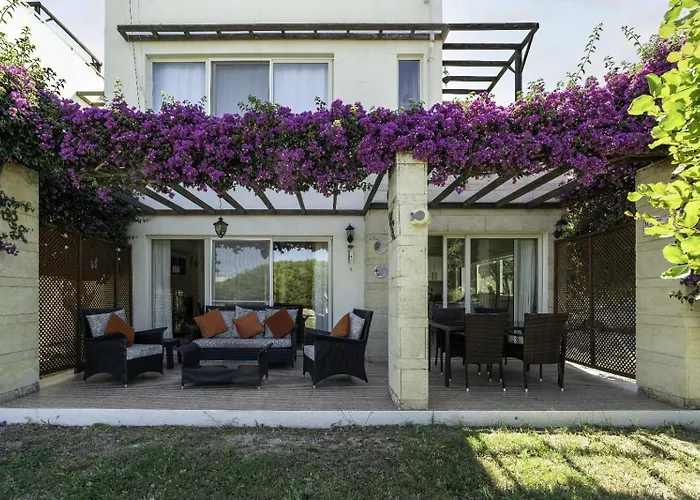 Turtle Bay Village - Family House