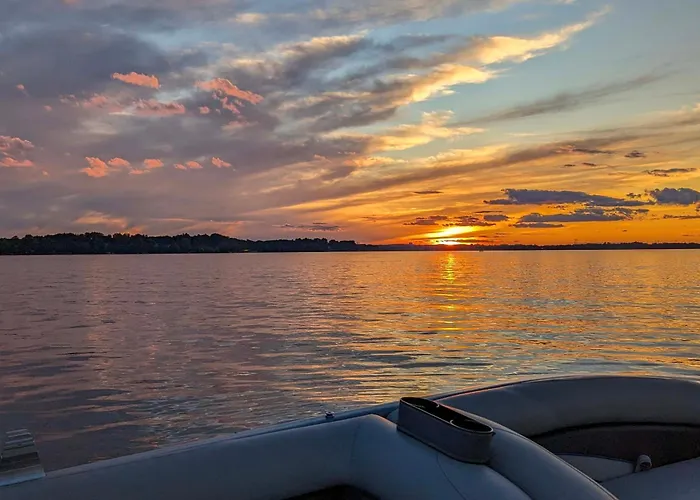 Dock, Deck & View: Lakefront Chippewa Falls Studio