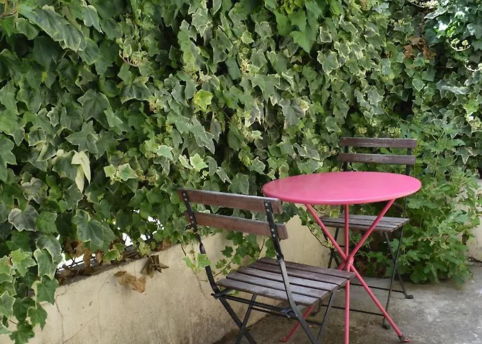 Maisonnette Avec Petite Cour