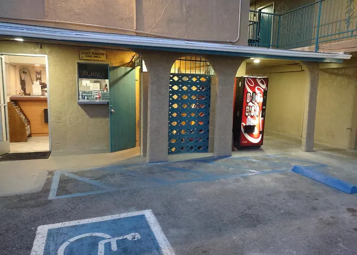 Crzy 8 Motel