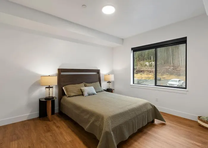 Modern Condo With Incredible Mountain Backdrop 207