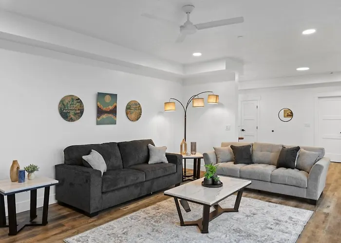 Stunning Waterfront Condo Breathtaking Views 202