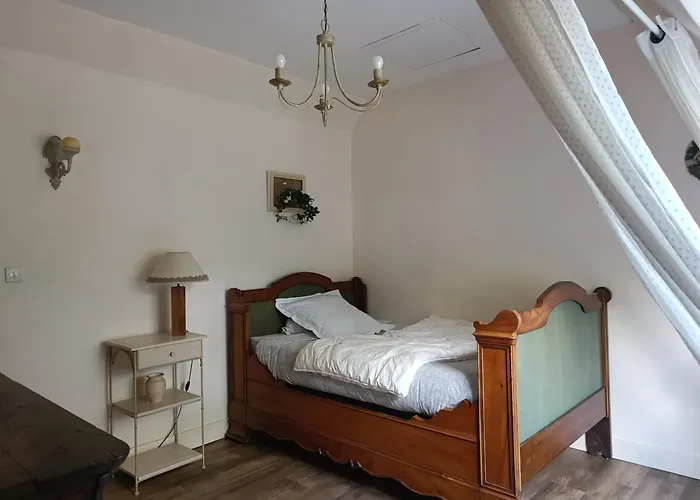 Maison Dans Un Environnement Boise Tres Calme