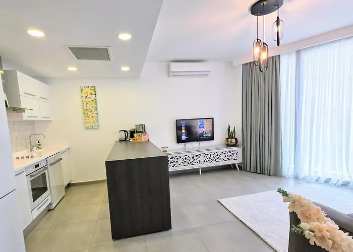 City Centre Luxury Residence With Pool Near Dunya Ivf & Beach