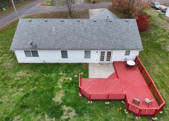 Cozy Retreat 3Bdrm 2Bath House With Deck