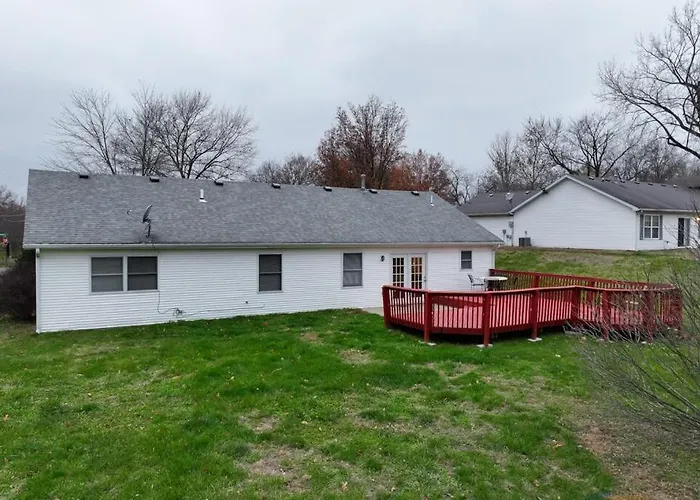 Cozy Retreat 3Bdrm 2Bath House With Deck