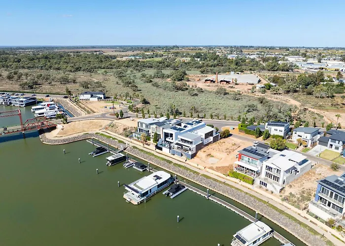 Riverfront Family Home In Mildura