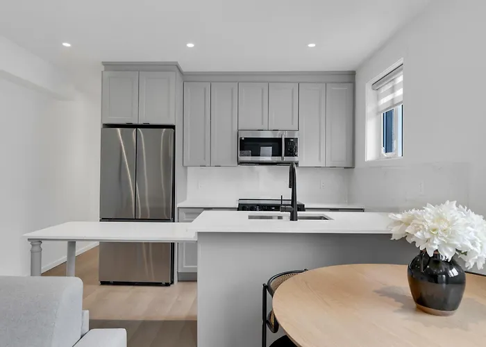 Le Victoria Midtown Mtl