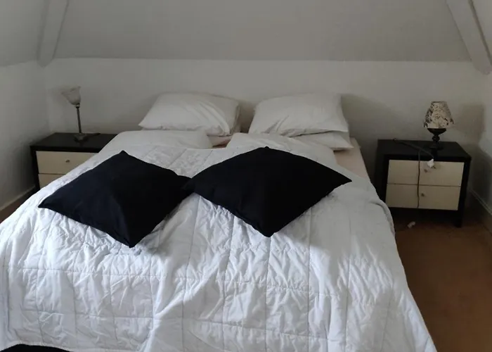 Zit Slaapkamer Op De 2E Etage In Een Rietgedekte Villa Met Gedeelde Douche En Keuken