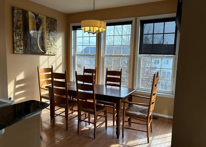 Maple Lawn Gem -Sunny Townhouse 3 Bedrooms