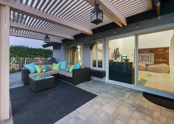 Hot Tub With A View And Large Back Deck & Game Room