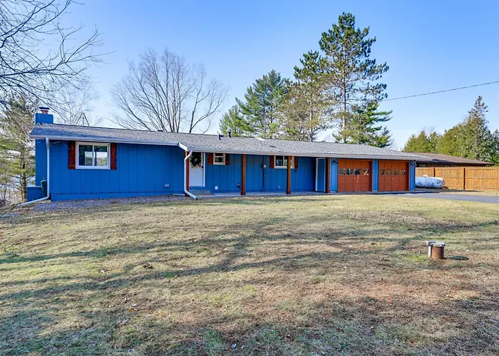 Family-Friendly Lakefront Retreat In Tomahawk!