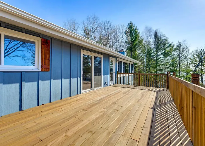 Family-Friendly Lakefront Retreat In Tomahawk!