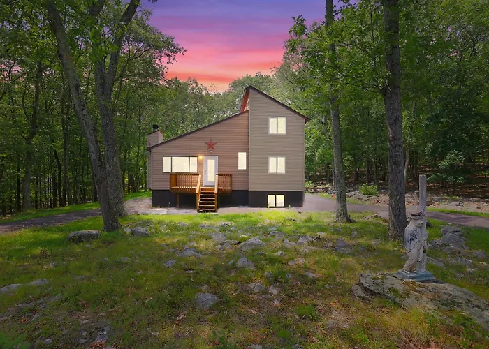 Secluded Cabin, Jacuzzi, Pool Table, King Bed & Fire Pit
