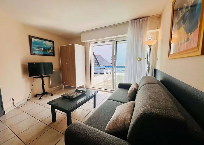 Quiberon : 2 Pieces Avec Balcon, Animaux Acceptes, Parking Etroit