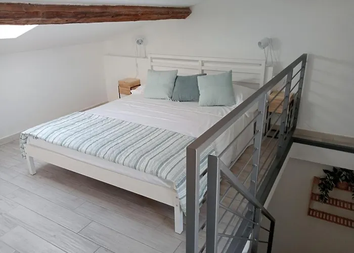 Al Civico 31 Apartment In The Center Of Cecina