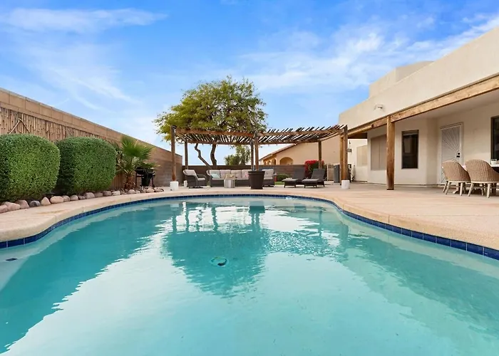 Beautiful Desert Oasis Villa With Pool
