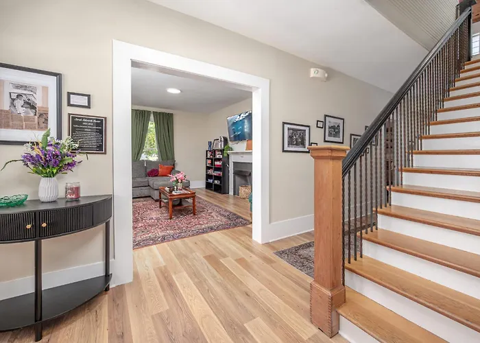 Chapel Hill Roots - Northside Historic Home