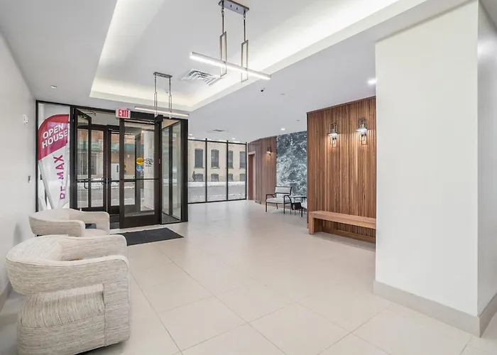 Holland Loft High End Finishes King Balcony