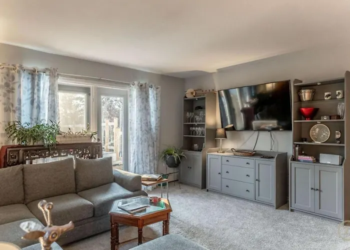 Modern Downtown Stay