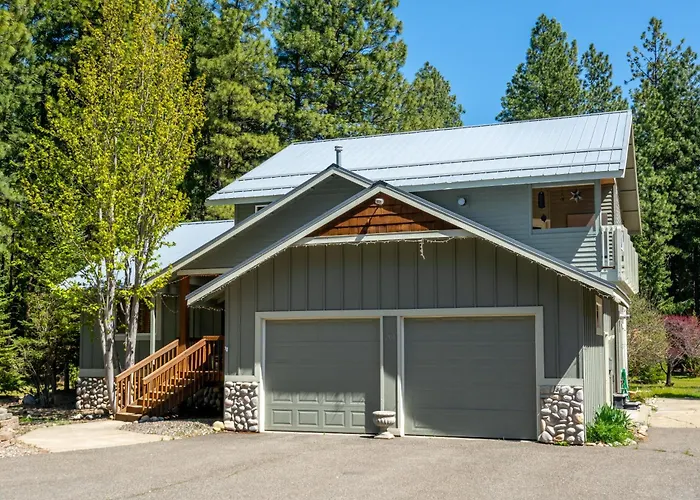 Cozy Pine Cabin Private Pool Access & Family Fun