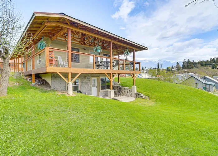 Mtn-View Eureka Apartment: Walk To Eateries!