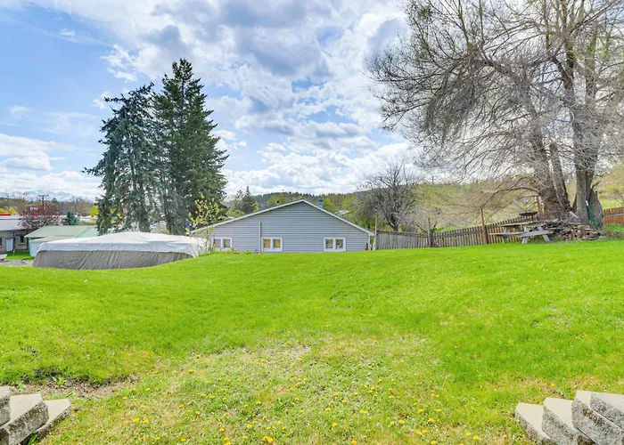 Mtn-View Eureka Apartment: Walk To Eateries!