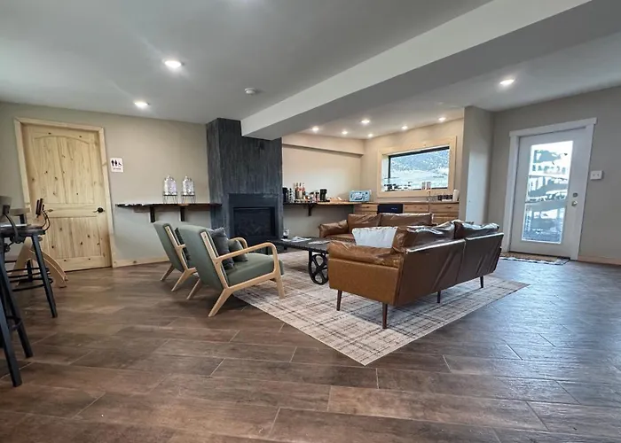 Lost Trail Resort - Riverside Rooms - Near Hot Pools