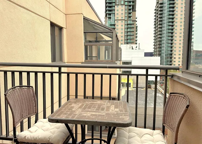 Roomy Top Floor At Stampede W Free Parking And Ac