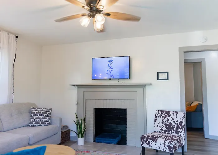 Blue Bungalow W/ Free Golf Cart 1/2 Mi From Square