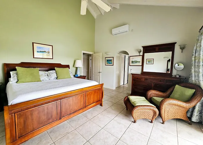 The Pelican #3 - Spacious 3 Bedroom 2,5 Bath Waterfront Townhome In The Heart Of Rodney Bay, Townhouse