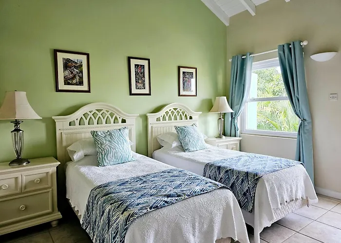 The Pelican #3 - Spacious 3 Bedroom 2,5 Bath Waterfront Townhome In The Heart Of Rodney Bay, Townhouse