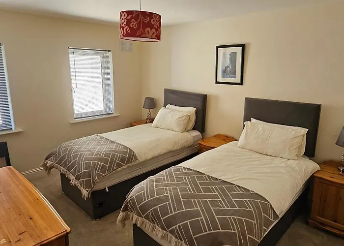 Eastham Cottage - Quiet Courtyard Self-Catering
