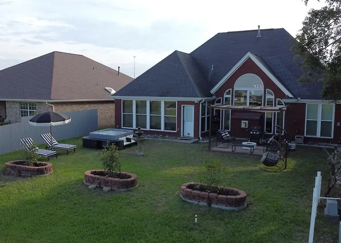 Golf-Side Luxe Escape Sleeps 13 Hot Tub & Theater