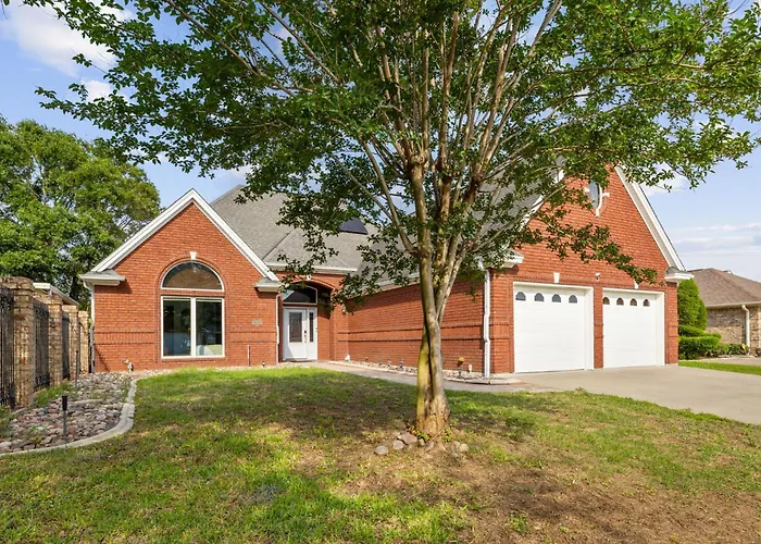Golf-Side Luxe Escape Sleeps 13 Hot Tub & Theater