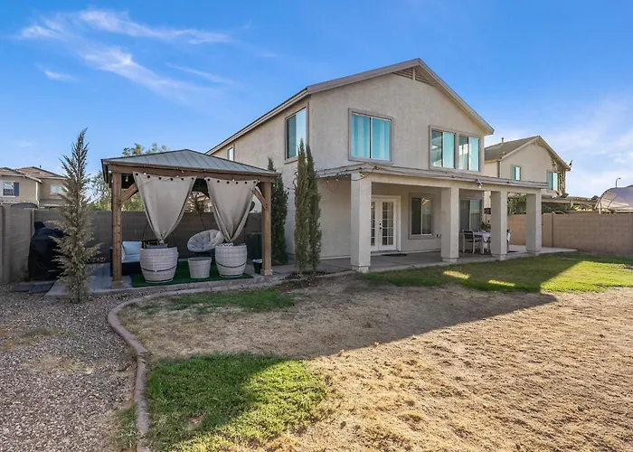 Spacious Entire Home 4B & 2.5B In Avondale Arizona