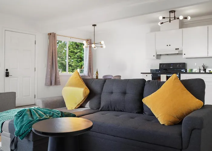 Relaxing 2-Bedroom Oasis In Pacifica