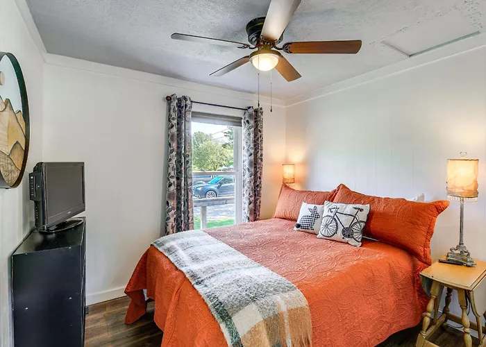 Walk To River & Trails: Cozy Damascus Cottage!