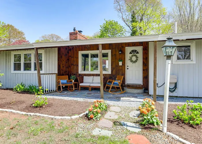 Steps To Beaches & Main Street: Hyannis Retreat