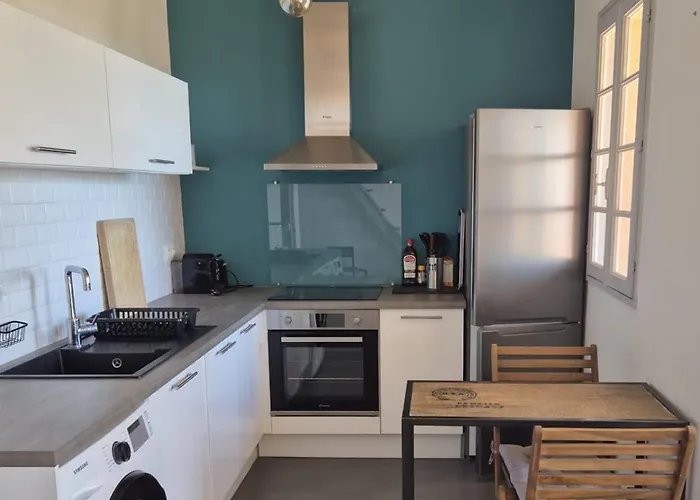 Beautiful Studio With Balcony - Near City Center