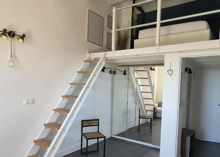 Beautiful Studio With Balcony - Near City Center