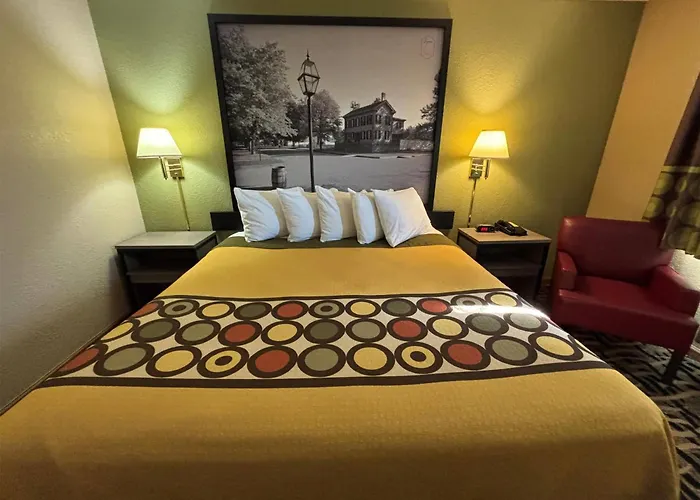 Super 8 By Wyndham Mclean/Bloomington Sw
