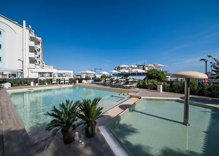 Appartamenti Diffusi Di Villa Fiorita Con Accesso Alle Piscine Della Struttura Principale