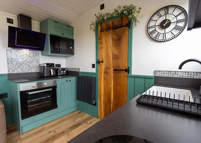 Willows Rest - 1 Bed Shepherds Hut - Pentlepoir