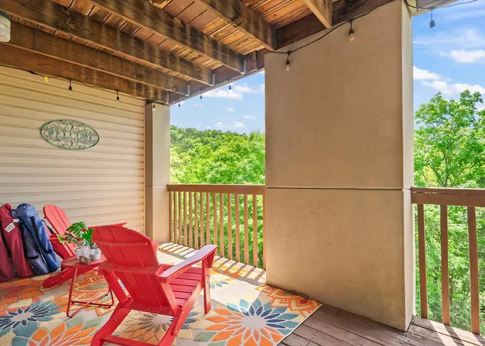 Family And Pet Friendly Ground Level Condo, 4 Mins To Silver Dollar City, Amazing Ozark Mountain Views