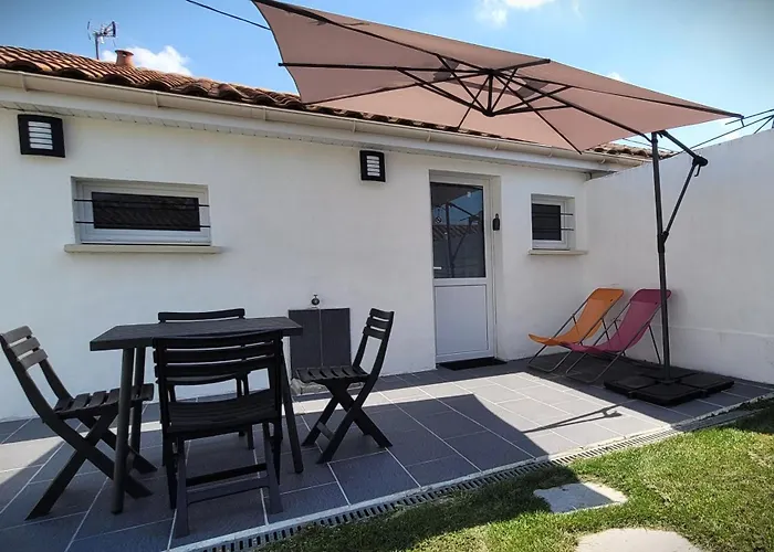 Maison Pour 2 A 4 Personnes Avec Jardin Proche De La Plage Et Des Commerces Royan