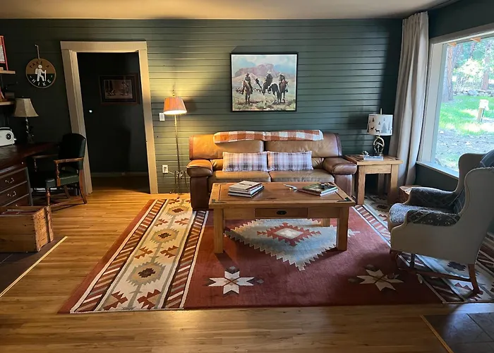 Cabin On The Creek With Fireplace, Game Room, And Firepit